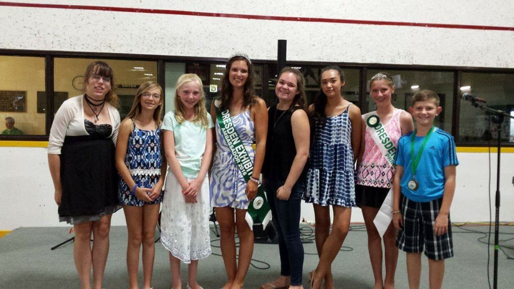 Pictured with the 2016 Dresden Exhibition Ambassador Rachel Cameron (centre), from left to right: Alice Kural, Jordan Wills, Abby McGee, Jacklyn Wills and Kimi Mugford