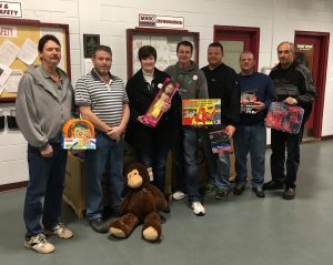 L – R, Roger Laprise MSSC UNIFOR member, Mark Woodrow - President of MSSC UNIFOR local, Deb Mifflin & Tim Haskell Chatham Goodfellows, Mike Johnson, Kevin Therrien and Don McKenzie all MSS UNIFOR members.