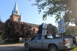 signs-in-front-of-immaculate-conception-pain-court